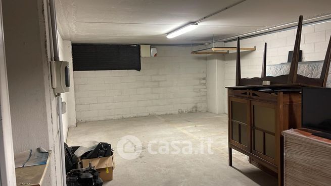 Box/posto auto in residenziale in Via della Paranzella 47