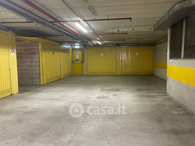 Garage/posto auto in residenziale in Via Privata Belgirate 15