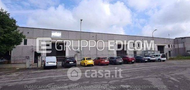 Capannone in commerciale in Via Luigi Einaudi
