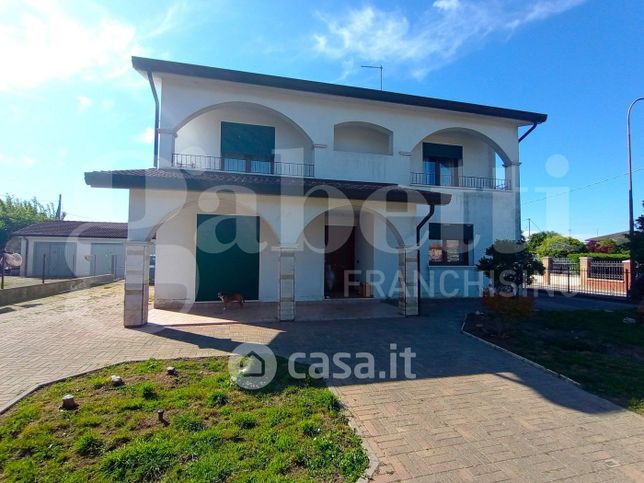 Casa indipendente in residenziale in Via 24 Maggio 19