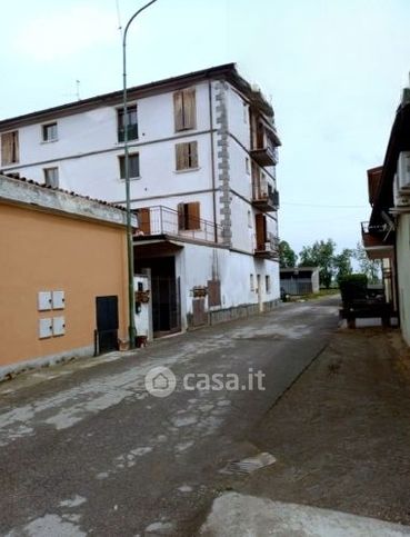Box/posto auto in residenziale in Via Inello 1