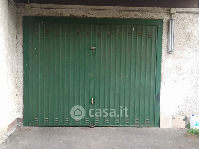 Garage/posto auto in residenziale in Via Ferentino 40