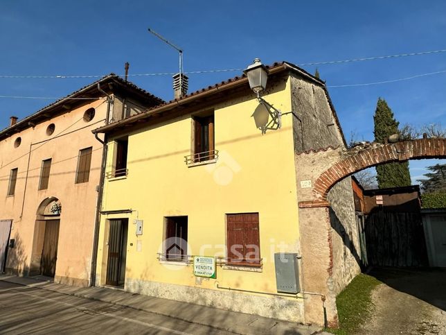 Casa indipendente in residenziale in Via Ravenne 3