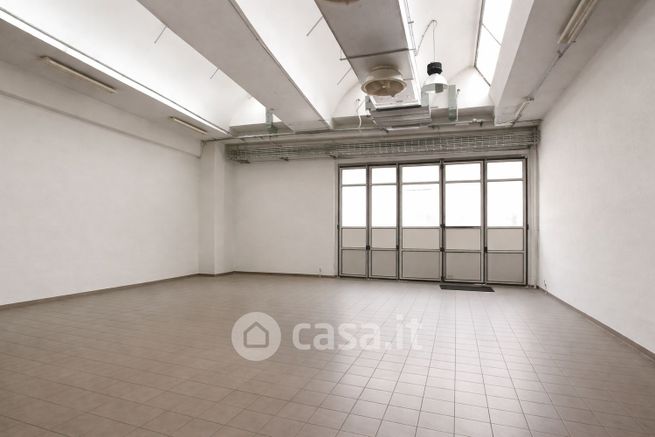 Capannone in commerciale in Via Cremonese