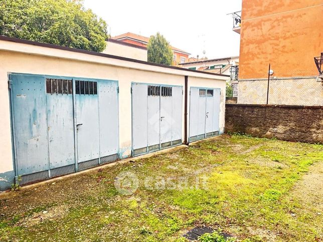 Box/posto auto in residenziale in Via Carlo Cattaneo 3