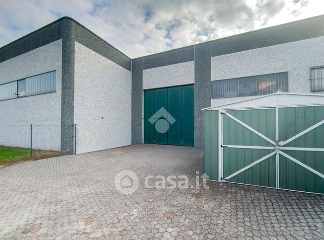 Capannone in commerciale in Via Jean Monnet 12