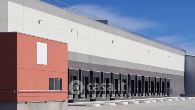 Capannone in commerciale in Viadotto Enrico Mattei