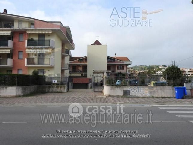 Box/posto auto in residenziale in Via Nazionale 2