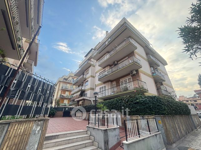 Appartamento in residenziale in Via dell'Aquila Reale 37