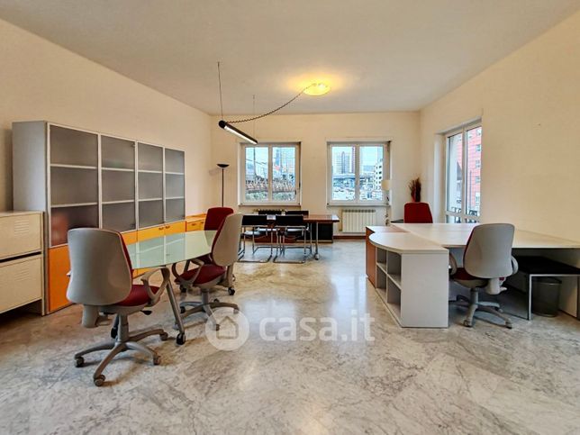 Ufficio in commerciale in Via di Francia 33