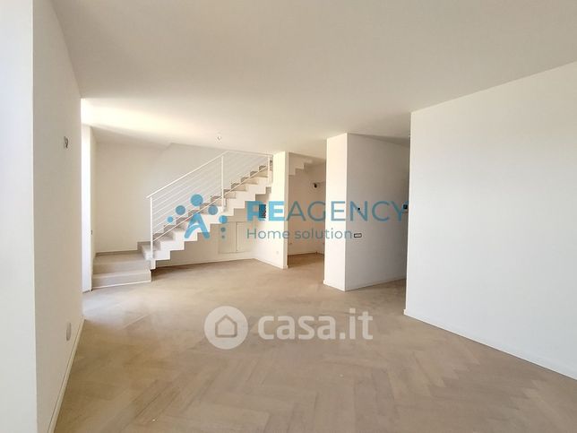 Attico/mansarda in residenziale in Via XXVII Aprile 4
