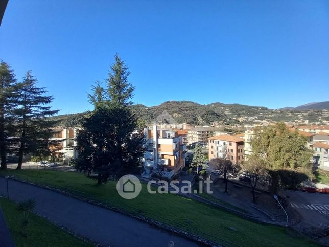 Appartamento in residenziale in Viale Costa dei Landò 17