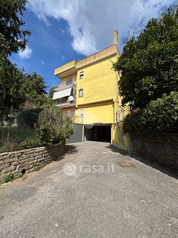 Box/posto auto in residenziale in Via Ferruccio Parri 24