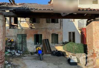 Rustico/casale in residenziale in Via Marco Bonomo