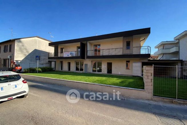 Casa bi/trifamiliare in residenziale in Via Alessandro Manzoni