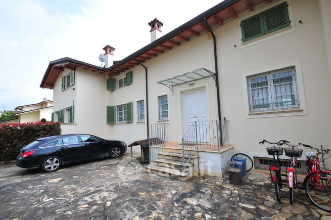 Villa in residenziale in Via Umbria