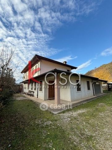 Casa indipendente in residenziale in 