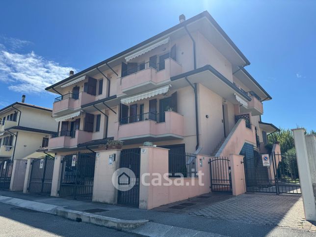Appartamento in residenziale in Via Erbosa 67