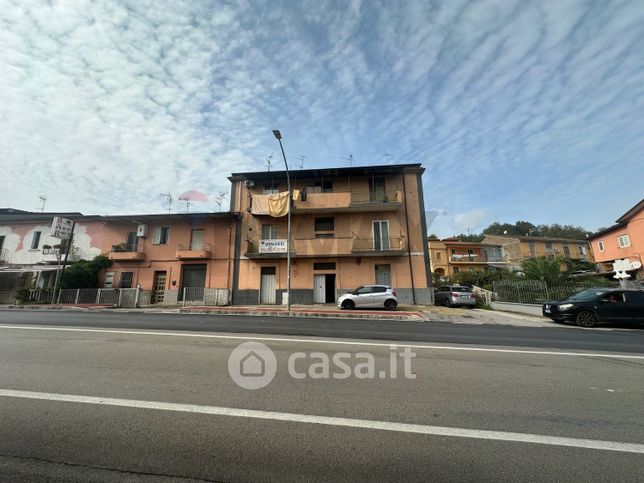 Casa indipendente in residenziale in 