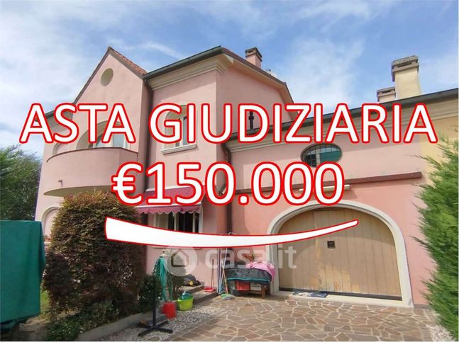 Casa bi/trifamiliare in residenziale in Via Gaetano Donizetti' 30