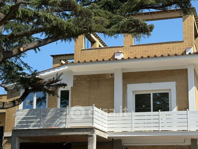 Appartamento in residenziale in Via Tuscolana 114
