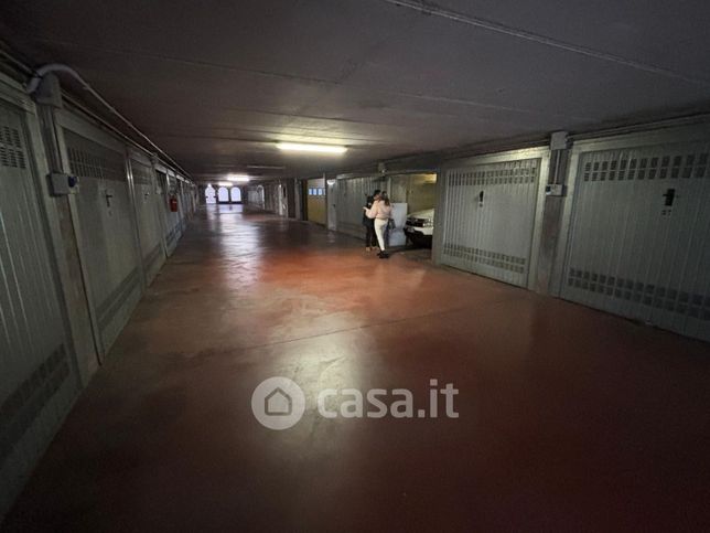 Box/posto auto in residenziale in Via Capra 25