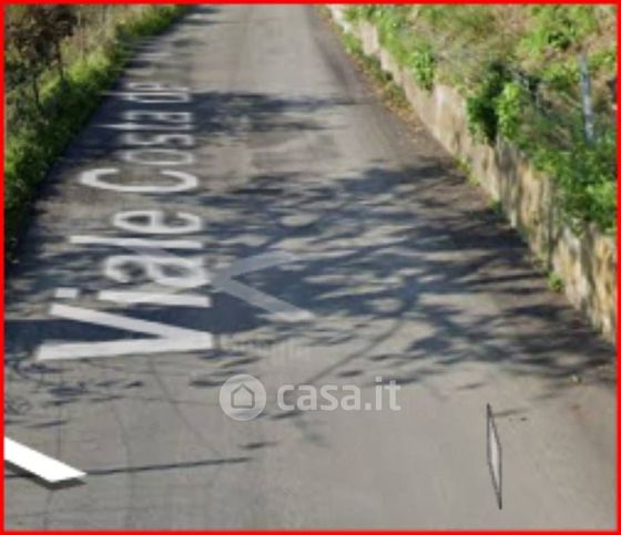 Garage/posto auto in residenziale in Viale Costa dei Landò