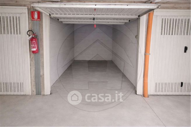 Box/posto auto in residenziale in Via Mentana 1