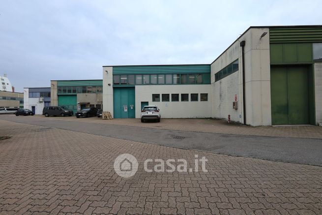Capannone in commerciale in Via Guido da Velate 9