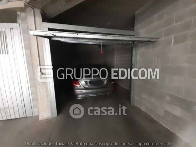 Box/posto auto in residenziale in Via Roma