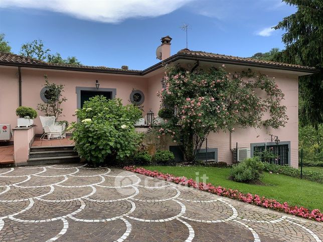 Villa in residenziale in Via Tiberina