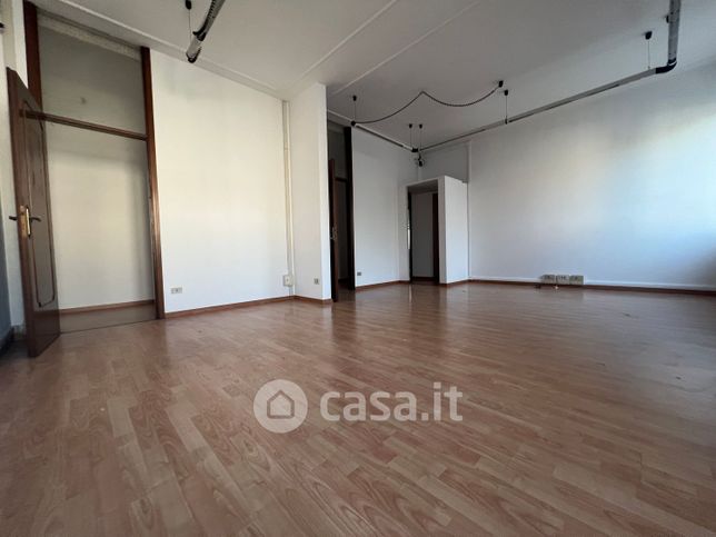 Ufficio in commerciale in Via Isonzo 38