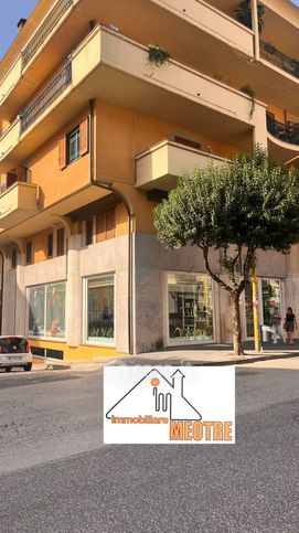 Negozio/locale commerciale in commerciale in Corso Europa