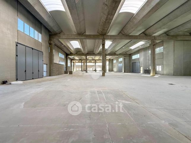 Capannone in commerciale in Via M. Polo 25