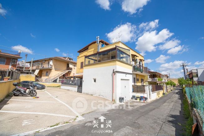 Box/posto auto in residenziale in Via Goffredo Mameli 25