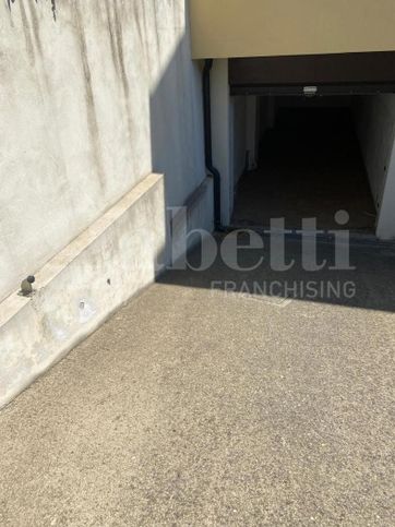 Garage/posto auto in residenziale in Via della Quercia Antica