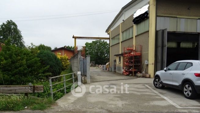 Capannone in commerciale in Via Cascina Bianca