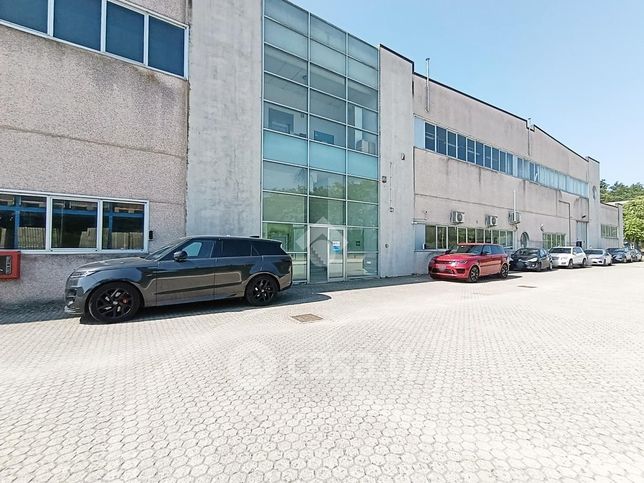 Capannone in commerciale in Via Provinciale Lucchese