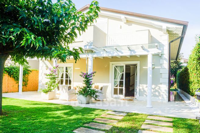 Villa in residenziale in Via Duca della vittoria