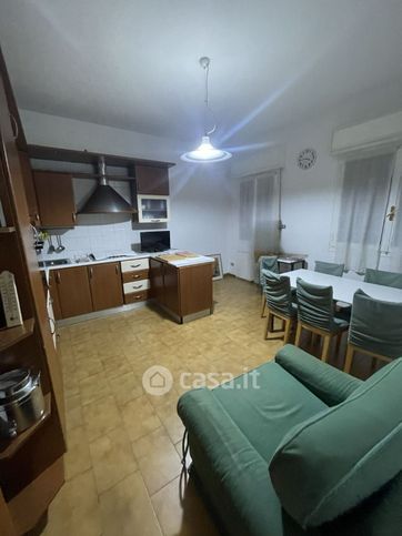 Casa bi/trifamiliare in residenziale in Viale Giovanni Amendola 329