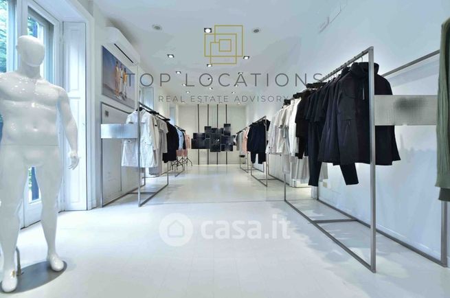 Ufficio in commerciale in Via della Spiga