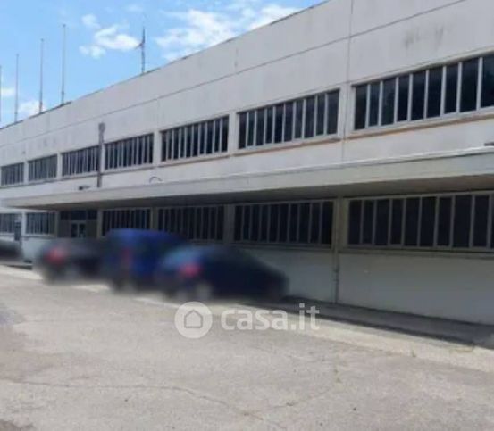 Capannone in commerciale in Strada Ludovico Ariosto