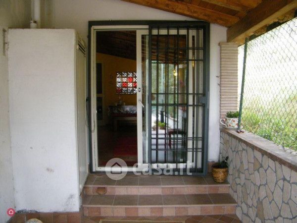 Casa indipendente in residenziale in SS155 2