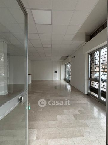 Ufficio in commerciale in 