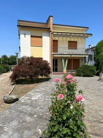 Villa in residenziale in 
