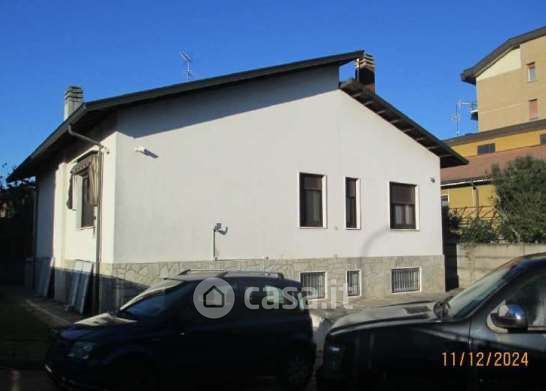 Villa in residenziale in Via Stelvio 5