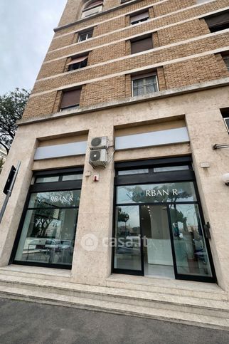 Ufficio in commerciale in Via Cristoforo Colombo