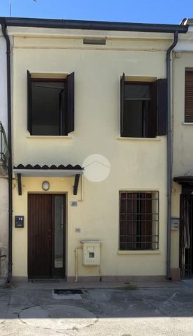 Casa bi/trifamiliare in residenziale in Via Arginelli 327