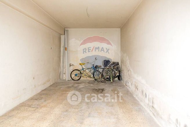 Box/posto auto in residenziale in Via Adua 31