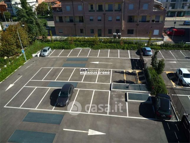 Garage/posto auto in residenziale in Via Monza 50